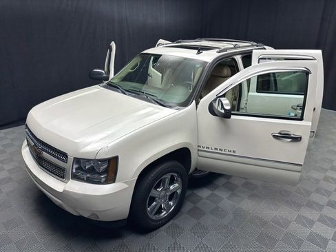 Used 2012 Chevrolet Avalanche LTZ AWD/4WD image 18