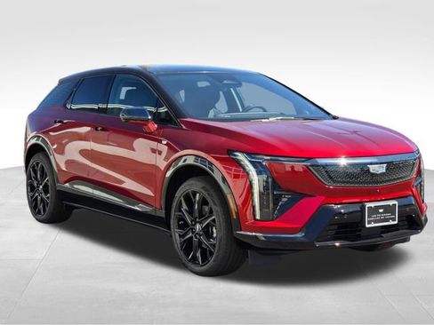 New 2026 Cadillac Optiq Sport 1 w/ LPO, ONYX Package AWD/4WD image 7