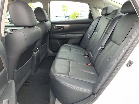 Used 2015 Nissan Altima 2.5 SL FWD image 11