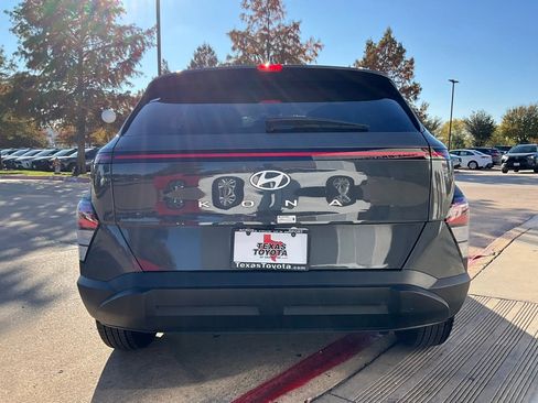 Used 2025 Hyundai Kona SEL image 7