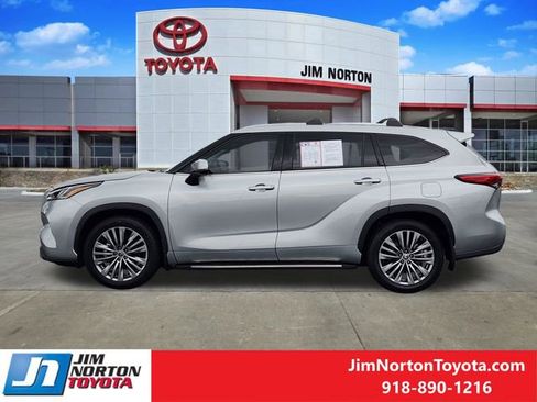 Used 2022 Toyota Highlander Platinum image 5