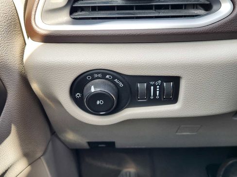 Used 2017 Chrysler Pacifica Touring-L image 21