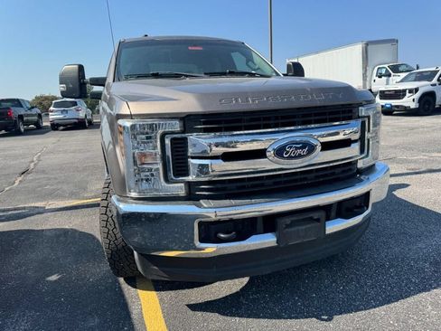 Used 2018 Ford F250 XLT AWD/4WD image 2