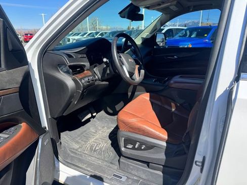 Used 2017 Cadillac Escalade ESV Premium Luxury image 4