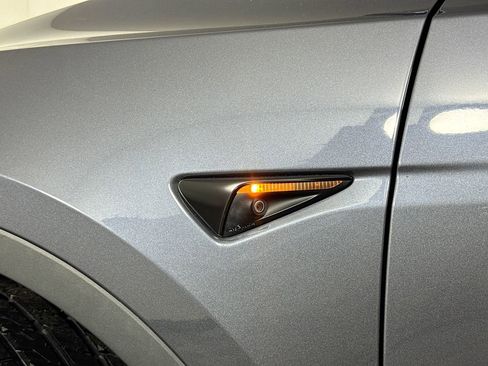 Used 2022 Tesla Model Y Long Range image 17