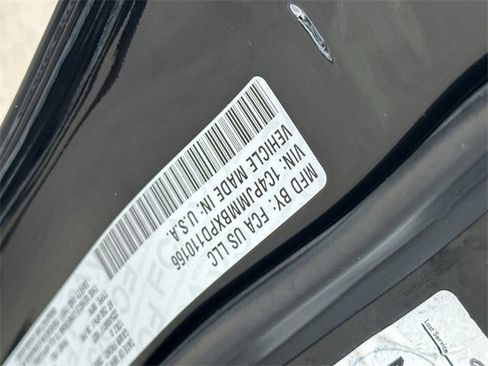 Used 2023 Jeep Cherokee Altitude Lux image 28