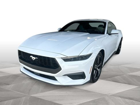 Used 2025 Ford Mustang Coupe RWD image 4