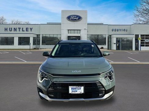 Used 2024 Kia Niro EX Touring image 3