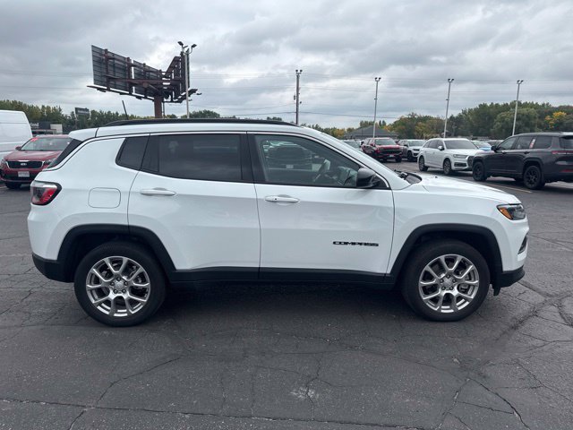 Used 2024 Jeep Compass Latitude AWD/4WD image 11