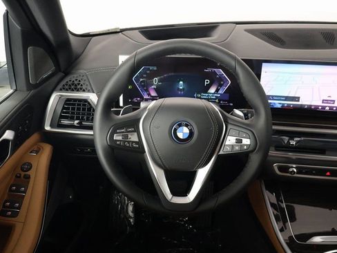 New 2026 BMW X5 xDrive50e w/ Climate Comfort Package AWD/4WD image 3