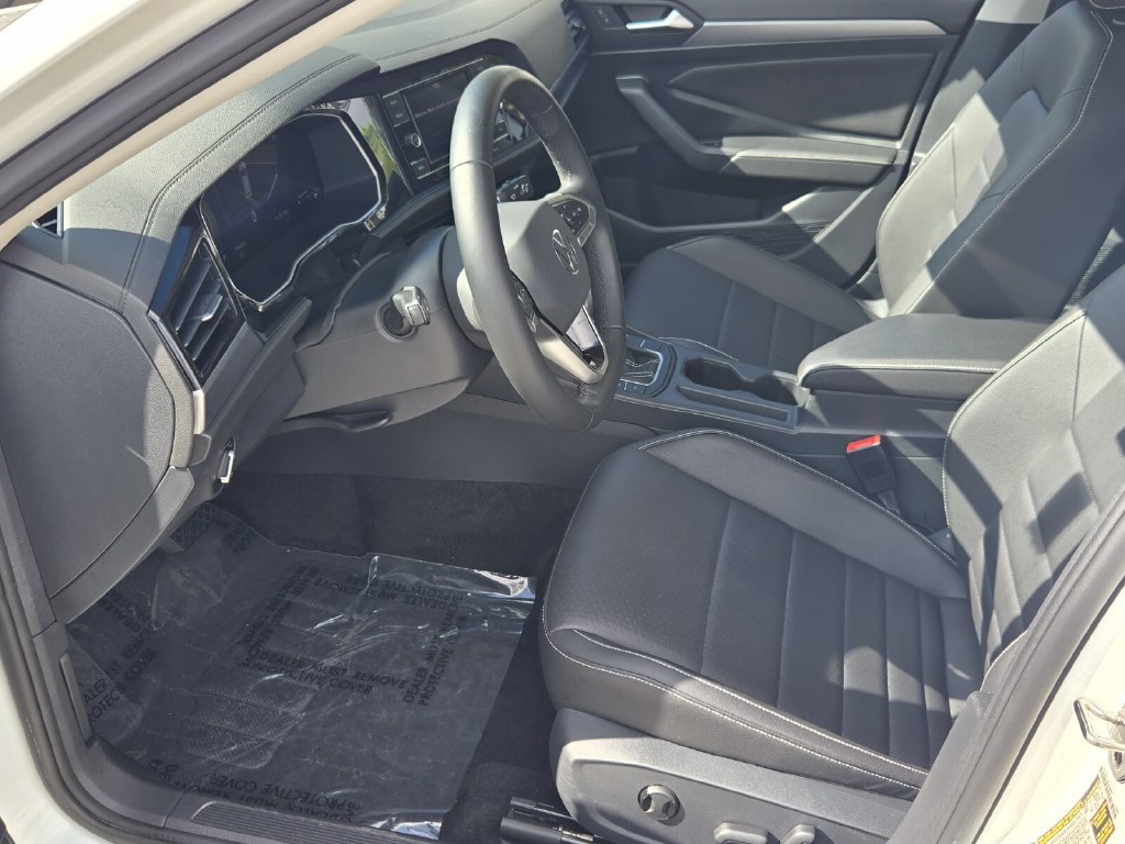 Used 2024 Volkswagen Jetta SE w/ Panoramic Sunroof Package FWD image 10