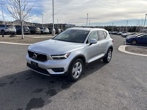 Used 2019 Volvo XC40 T5 Momentum image 7