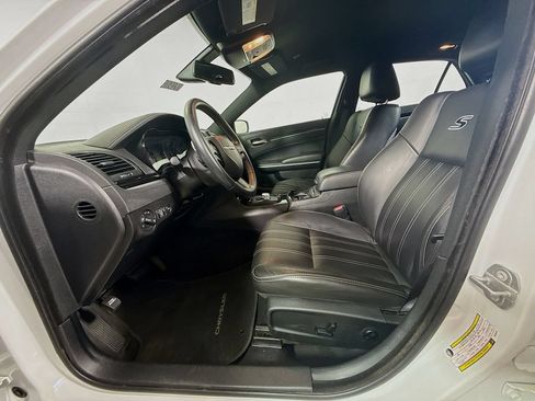Used 2019 Chrysler 300 S RWD image 19