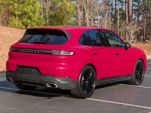 Certified 2025 Porsche Cayenne GTS AWD/4WD image 7