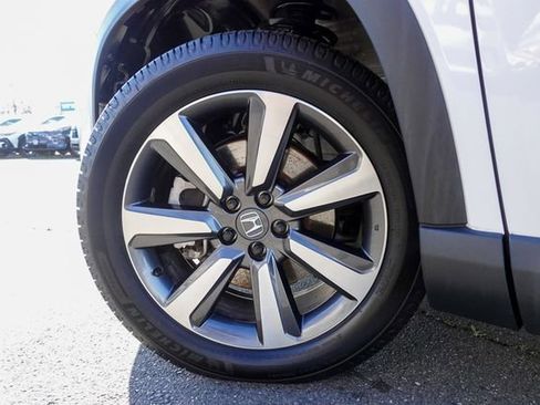 Used 2024 Honda Pilot Touring image 11