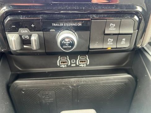 Used 2025 RAM 1500 Big Horn AWD/4WD image 13