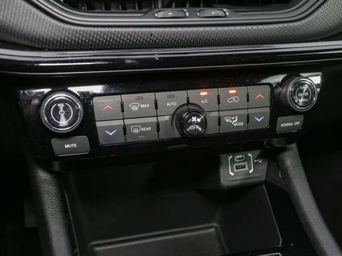 Used 2026 Jeep Compass Limited AWD/4WD image 26