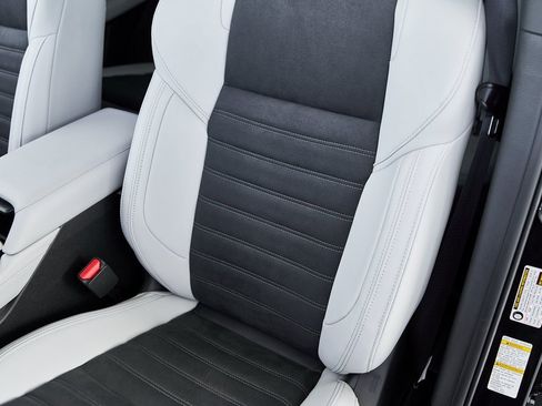 New 2025 Mitsubishi Outlander SE image 31