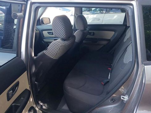 Used 2011 Kia Soul ! FWD image 7