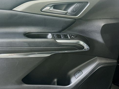 Used 2025 Chevrolet Traverse LT image 15