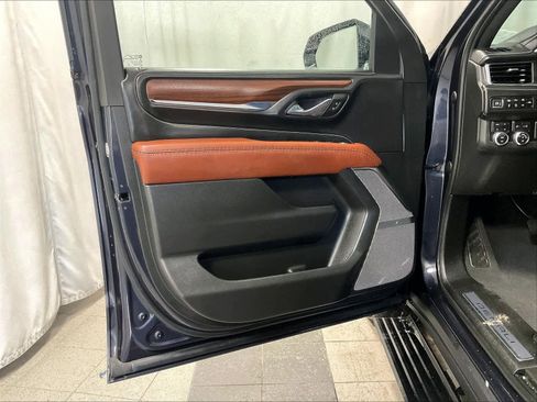 Used 2023 GMC Yukon XL Denali Ultimate image 9