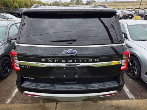 Used 2024 Ford Expedition Limited image 9