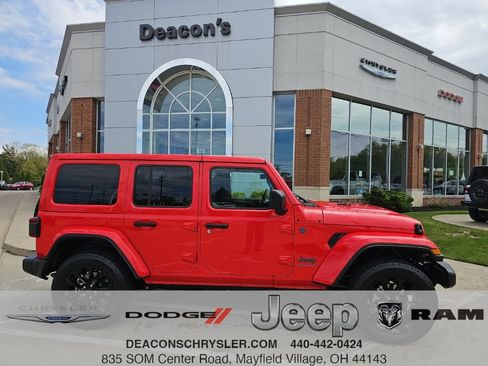 Certified 2025 Jeep Wrangler Unlimited Sahara w/ Safety Group AWD/4WD image 1