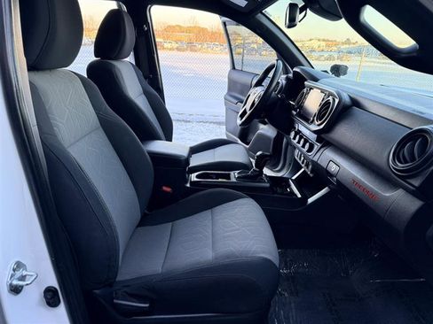 Used 2021 Toyota Tacoma TRD Off-Road w/ Technology Package image 14
