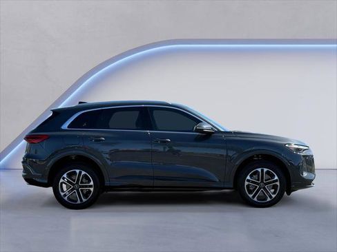 Certified 2025 Audi Q5 Premium w/ Convenience Package AWD/4WD image 5