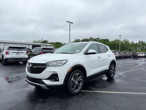 Used 2022 Buick Encore GX Select FWD image 2