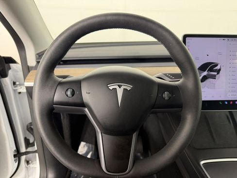 Used 2024 Tesla Model Y Long Range AWD/4WD image 21