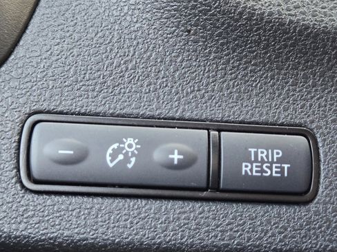 Used 2018 Nissan Leaf SL w/ SL Technology Package image 19