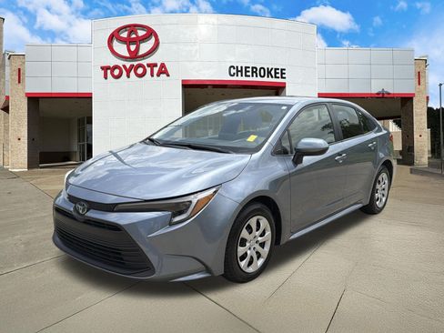 Used 2023 Toyota Corolla LE FWD image 1