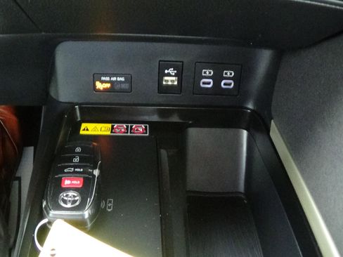 Used 2025 Toyota Camry LE image 26