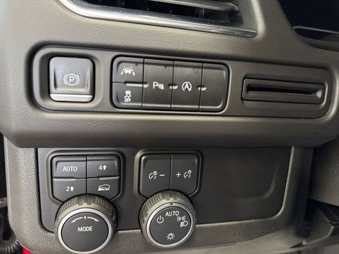 Used 2023 Chevrolet Suburban RST AWD/4WD image 25