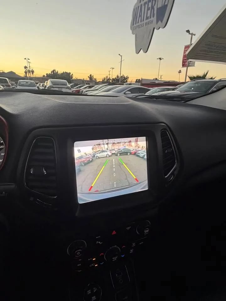 Used 2018 Jeep Compass Trailhawk w/ Leather Interior Group AWD/4WD image 14