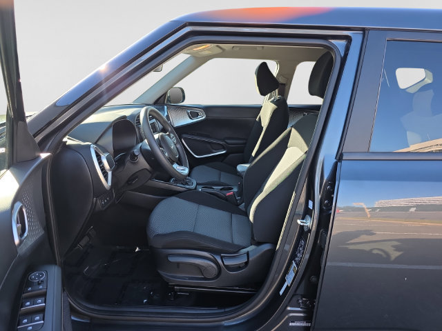 Used 2023 Kia Soul LX w/ LX Technology Package FWD image 11