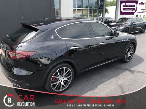 Used 2017 Maserati Levante AWD/4WD image 7
