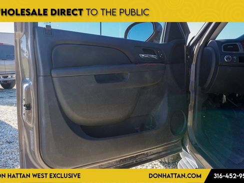 Used 2011 Chevrolet Suburban LT image 15