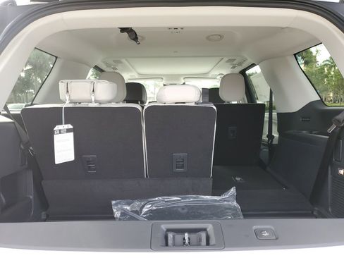 New 2025 Lincoln Navigator Reserve AWD/4WD image 6