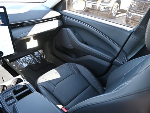 New 2025 Ford Mustang Mach-E Premium image 32
