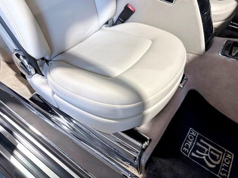 Used 2012 Rolls-Royce Phantom Drophead Coupe image 24