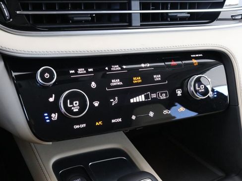 Certified 2025 INFINITI QX60 Luxe w/ Vision Package AWD/4WD image 17