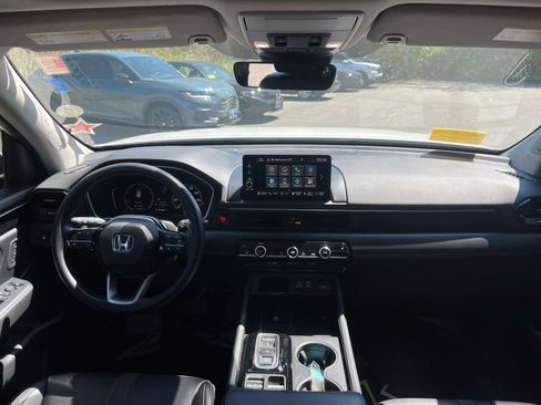 Used 2023 Honda Pilot Touring image 37
