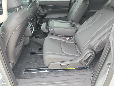 New 2026 Kia Carnival SX w/ SX Dark Edition Package FWD image 17