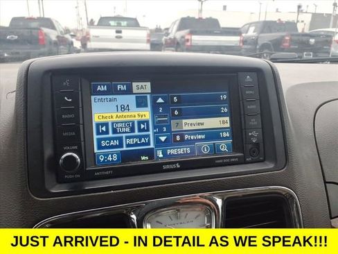 Used 2014 Chrysler Town & Country Touring-L w/ Driver Convenience Group image 20