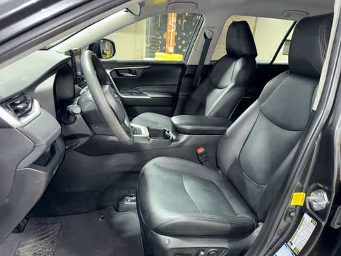 Used 2022 Toyota RAV4 XLE w/ Carpet Mat Package (TMS) AWD/4WD image 15