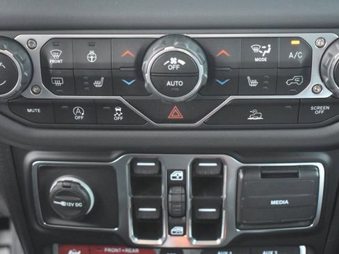 Used 2025 Jeep Gladiator Rubicon w/ Convenience Group image 26