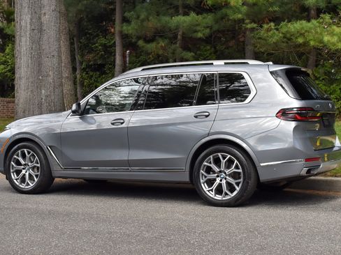Used 2025 BMW X7 xDrive40i AWD/4WD image 6