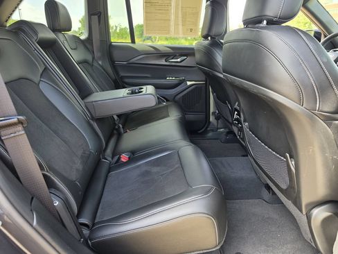 Used 2023 Jeep Grand Cherokee Altitude RWD image 31